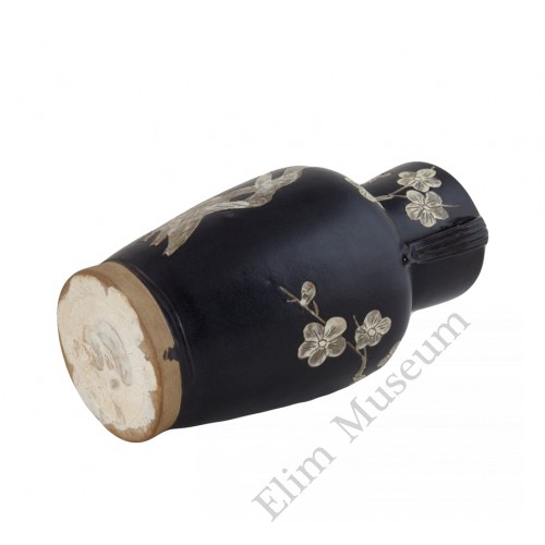 1241 Jizhou-Ware black glaze carved plum water jar